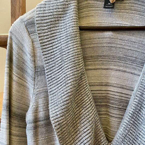 GUC WHBM SM GRAY STRIPED SILVER METALLIC V-NECK RUFFLED FRONT LONG SLEEVE CARDI - Picture 4 of 11